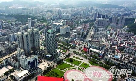 湖北十堰馮先生加盟歐耐克！于2014年8月中旬十堰的馮先生與初次聯(lián)系，表達(dá)想代理一個(gè)防水品牌。隨后歐耐克公司的業(yè)務(wù)員與馮先生進(jìn)行了幾次深入溝通，取得了良好的成果。在9月初，馮先生受歐耐克公司邀請，前來考察，在公司廖經(jīng)理的陪同下，參觀了生產(chǎn)車間，并詳細(xì)了解了防水涂料產(chǎn)品的使用過程和一些工程的防水解決方案，并于當(dāng)天下午正式簽訂歐耐克防水十堰總代理合同